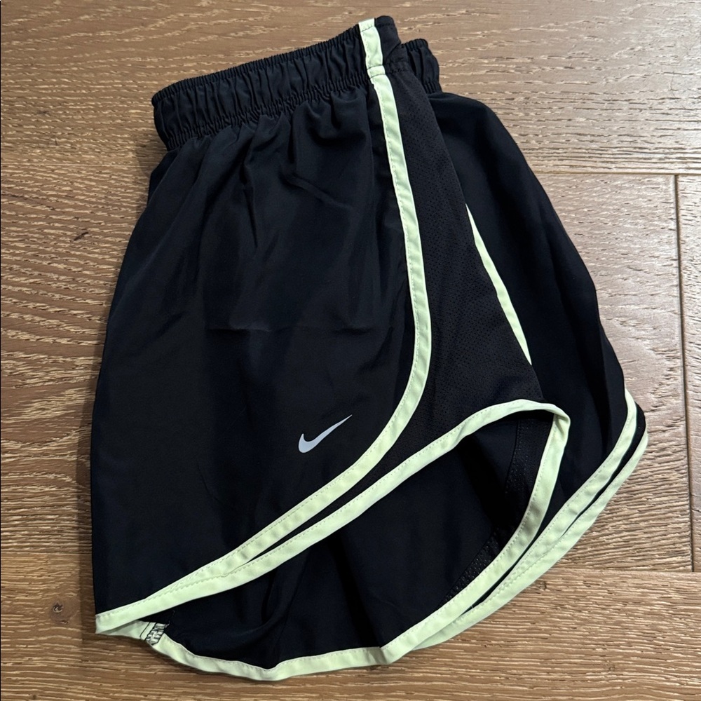 Nike Dri-FIT Running Shorts Black and green Athletic Workout Size M - Picture 5 of 5